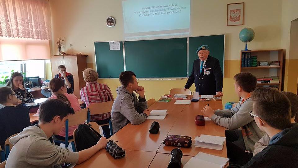 Gracjana, który obchodził swoje urodziny 15 marca Lekcja WOS Na zdjęciu powyżej możemy zobaczyć pilnie uczących