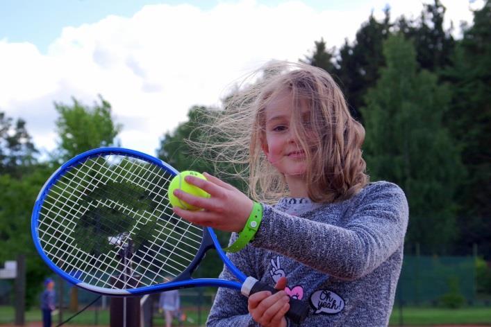 Program rekreacyjny Poza treningami kierunkowymi obozowicze aktywnie spędzą czas, uczestnicząc w zajęciach sportoworekreacyjnych.