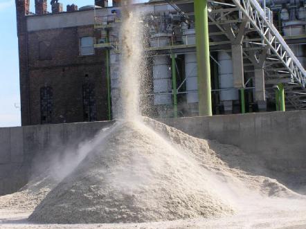 W obliczu stale rosnących kosztów żywienia zwierząt, spowodowanych zwiększającymi się cenami energii, sporządzanie kiszonek z tanich - własnych, albo otrzymanych z zakładów przetwórczych produktów,