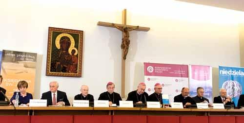 traktowanym Pacjentem oraz dla Pracowników Służby Zdrowia TYCH WSZYSTKICH, którzy chcą z należytą godnością i wrażliwością wykonywać swoje profesje. Na zakończenie Prof. dr hab.