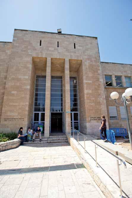 ... 8 למעלה: סטודנטיות בהר בשנות ה 40.