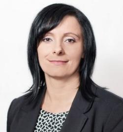 Absolwentka Wyższej Szkoły Prawa i Administracji w Rzeszowie oraz studiów podyplomowych