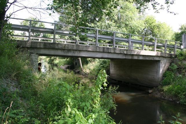 Most w ciągu drogi powiatowej nr 3103W w Pęcicach, most o numerze JNI 35000932.