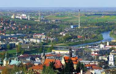 Výhľad z návršia Zniesienie lanovkou a bobovou dráhou. Vychádzame na najvyšší bod návršia Zniesienie (353 m 