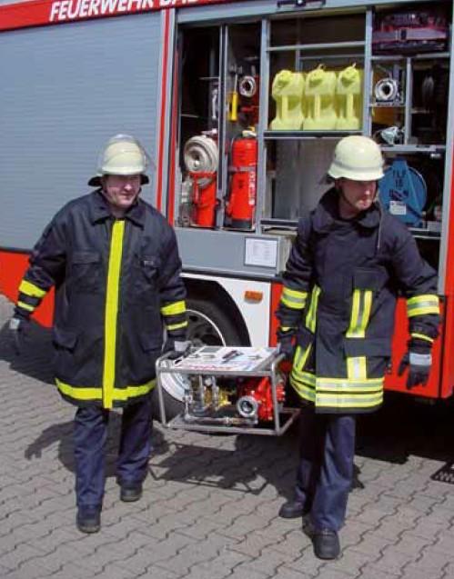 Dozowniki mobilne Dozowniki FireDos w wersji mobilnej oferują straży pożarnej największą elastyczność ponieważ mogą być zastosowane w dowolnym miejscu.