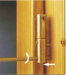 Niektóre wersje posiadają dodatkowo nylonową wkładkę podnoszącą komfort otwierania drzwi.