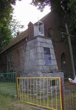 Kapliczka przydrożna, w centrum wsi Z końca XIX w.