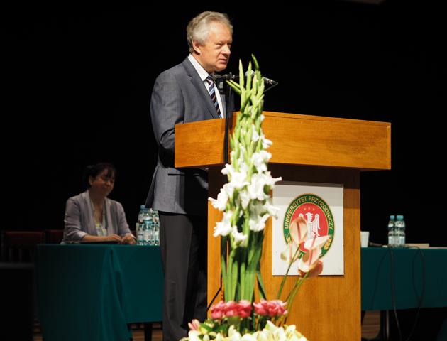 Ryc. 5. Uroczyste Otwarcie Zjazdu. Jego Magnificencja Rektor Uniwersytetu Marii Curie-Skłodowskiej w Lublinie prof. dr hab. Stanisław Michałowski.