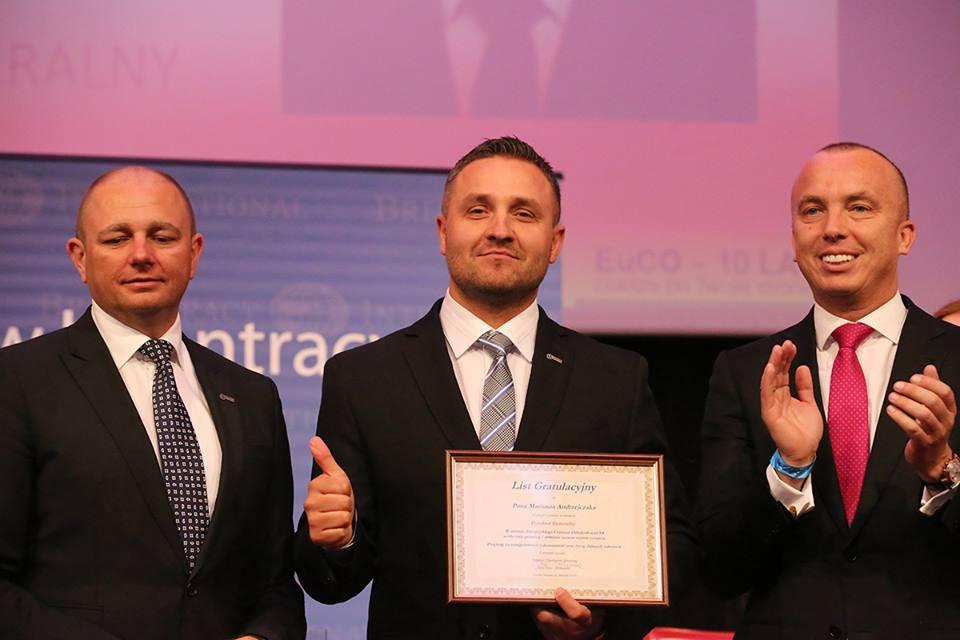/ AUTO dla LIDERA w 11 miesięcy Sprzedaż Zespołu w 2016 roku: 300