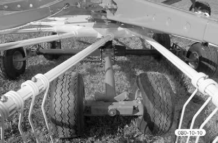 EKSOATACJA Przestawianie na specjalną wysokość zgrabiania Standardowa wysokość zgrabiania mieści się w przedziale 0... 115 mm. Jeżeli ten zakres regulacji nie wystarczy (np.