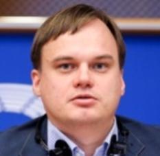 Dmytro Szulha (Дмитро Шульга) ekspert ds. międzynarodowych. Dyrektor Programu Europejskiego Międzynarodowej Fundacji Odrodzenie. Odbył staż w Parlamencie Europejskim.