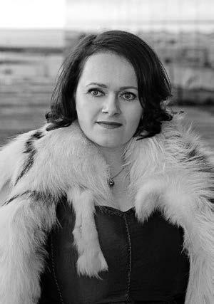 Hallveig Rúnarsdóttir sópran Hallveig Rúnarsdóttir hóf söngnám hjá Sigurði Demetz árið 1991 og lauk 8. stigi frá Tónlistarskólanum í Reykjavík undir handleiðslu Rutar L. Magnússon árið 1998.