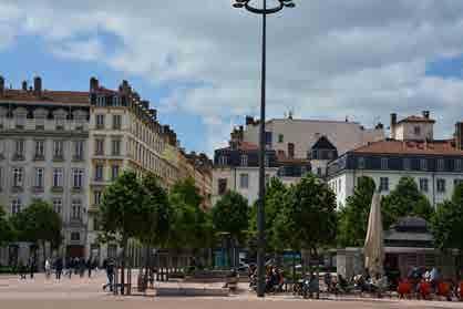 plac Bellecour a stamtąd w