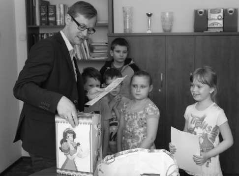 Wszystkim strażakom z okazji ich święta życzono bezpiecznych powrotów z akcji oraz szczęścia w życiu osobistym i zawodowym.