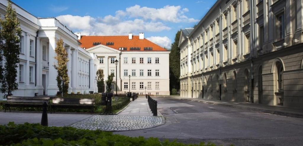WSPÓŁPRACA MIĘDZYNARODOWA 800 partnerów zagranicznych 380 uczelni z 73 krajów współpracujących z UW w ramach umów o bezpośredniej współpracy w 2017 UW podpisał umowę z Uniwersytetem w Cambridge dot.
