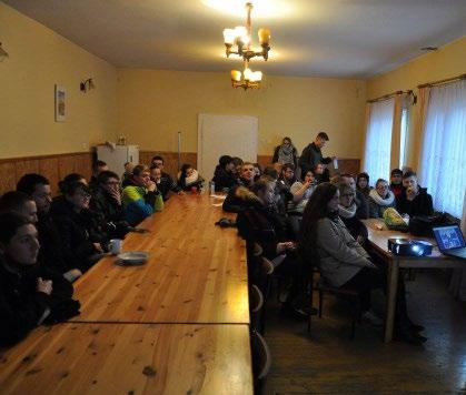 Alfa i Omega i znowu Alfa Ponad pięćdziesiąt młodych osób, całej Polski, spotkało się w Kokotku w ostatnich dwóch dniach 2015 roku na rekolekcjach Alfa i Omega, aby