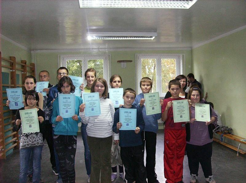i uważnego słuchania były czekoladki oraz dyplomy. Konkurs odbył się 30 października 2011 roku.