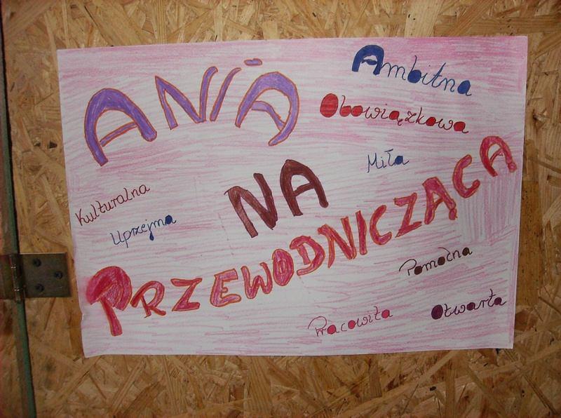 Gdy nikt nie spóźnia się do szkoły, Gdy raźnie z teczką każdy śpieszy, Gdy każdy grzeczny jest, wesoły, Wtedy się nasza