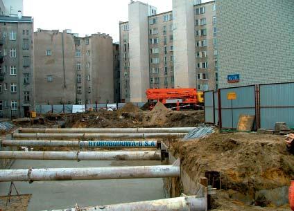 spoistych; 1,5 h wg Brema, Breymanna [] w gruntach niespoistych (piaski drobne, średnie i żwiry);,0 h w piaskach,,5 h w glinach, 3 4 h w iłach wg Wysokińskiego; Kotlickiego [5]; w przypadku