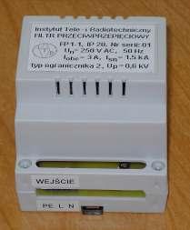 Schemat ideowy filtrów typu FP 2-1 i FP 2-2 Konstrukcja mechaniczna filtrów FP Podstawowymi elementami składowymi filtrów przeciwprzepięciowych są pakiet elektroniczny, wsporniki mocujące i obudowa.