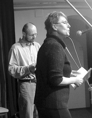 romboid5-11-text_romboid1-11-text.qxd 24.5.2011 15:26 Page 12 Peter Milčák a Andréa Jarmai na vystúpení Stretnutia 2005, Mestské divadlo Levoča.