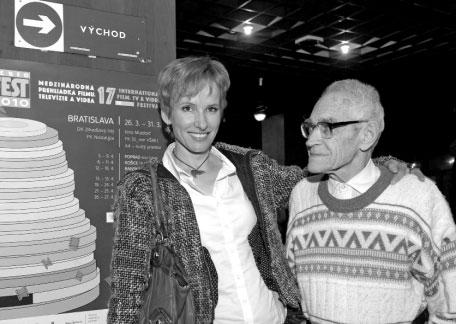 romboid5-11-text_romboid1-11-text.qxd 24.5.2011 15:26 Page 31 So Zuzanou Piussi na Febiofeste 2010. Zuzana Piussi nakrútila o Pavlovi Brankovi dokumentárny film Hrdina našich čias.
