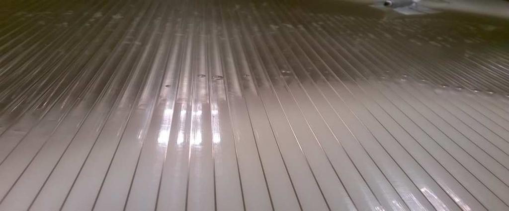 Temperatures of the glazing and of internal air for unmodified glazing and externally modified glazing Rys. 10.