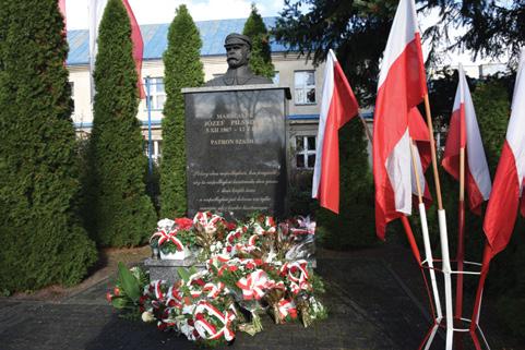 Zgromadzeni goście wysłuchali rysu historycznego przedstawionego przez Przewodniczącą Rady Miejskiej Anetę Chrzuszcz.