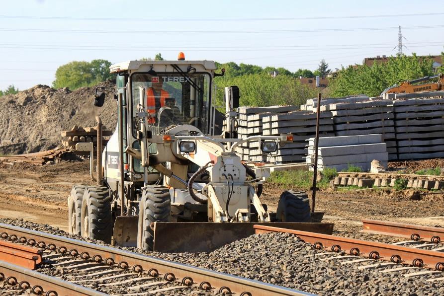 90 min dostosowanie stacji i przystanków do potrzeb osób niepełnosprawnych zwiększenie prędkości przejazdu pociągów do