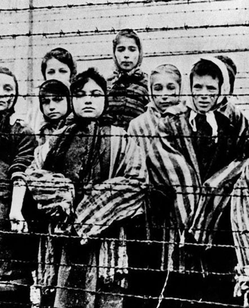 Na 27 stycznia, w rocznicę wyzwolenia niemieckiego obozu koncentracyjnego, Organizacja Narodów Zjednoczonych ustanowiła Międzynarodowy Dzień Pamięci o Ofiarach Holocaustu.