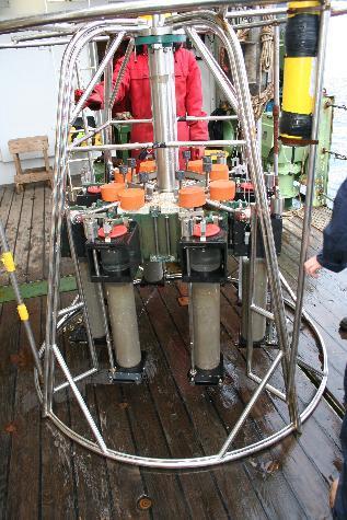 20. Sieci planktonowe typu Multi Plankton Sampler MultiNet Typ Midi (opiekun sprzętu mgr Ryszard Kuczyński) MultiNet firmy Hydrobios typu MIDI (0,25 m² rozmiar wlotowy ). Model z 5 torbami siatkowymi.
