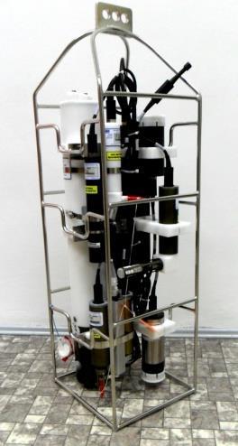 Position Carousel System) wraz z zintegrowaną wysokorozdzielczą sondą CTD (SBE 25plus Sealogger) oraz czujnikami: tlenu (SBE 43), ph