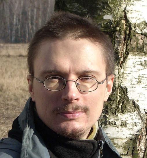 Łukasz Dębowski otrzymał stopień magistra fizyki teoretycznej na Uniwersytecie Warszawskim w 1994, stopień doktora nauk matematycznych w zakresie informatyki w Polskiej Akademii Nauk w 2005 oraz