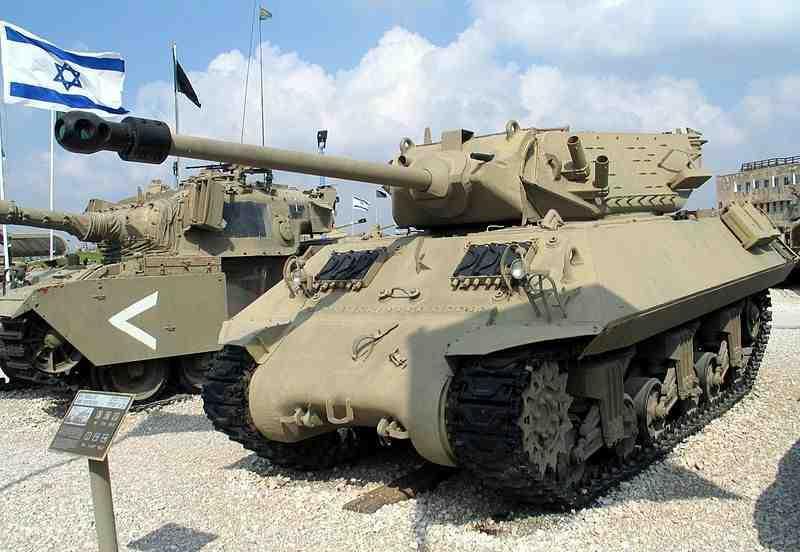 M4A4 W podstawowej wersji czołg posiadał kadłub spawany.