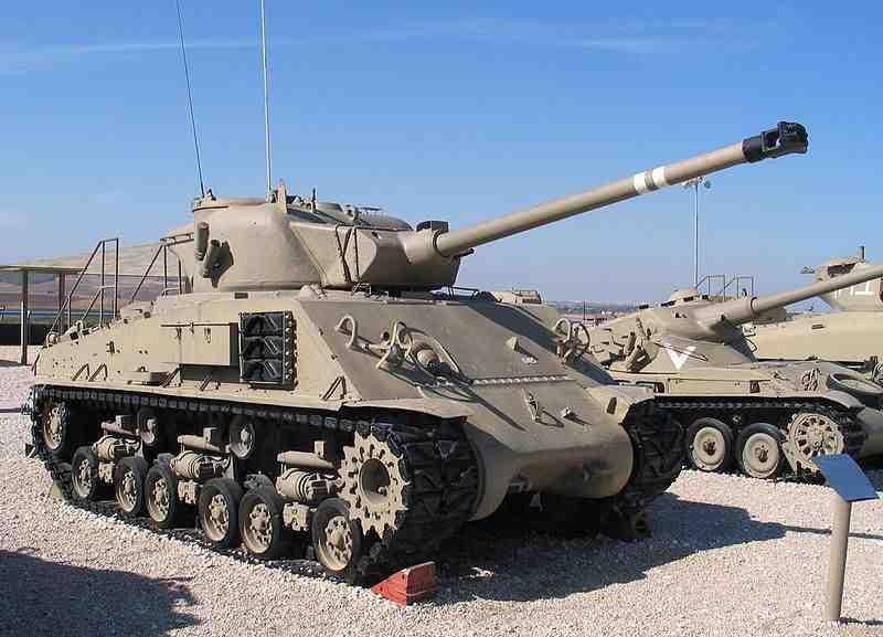 M51HV Isherman (z armatą CN 105F1 kalibru 105mm). Pod koniec lat 50-tych we Francji opracowano nową armatę czołgową kalibru 105mm, przewidzianą do montażu w czołgach AMX-30.