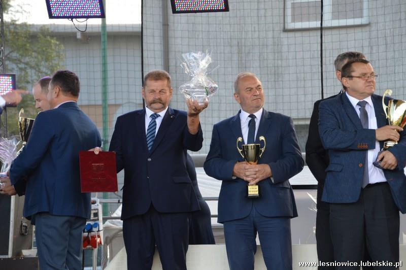 Za udział w turnieju wszystkie gminy otrzymały pamiątkowe puchary i dyplomy, natomiast zawodnicy biorący udział we wszystkich konkurencjach - nagrody rzeczowe.