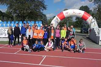 reprezentacja OLA Zachodniopomorskie, uczestnicy programu "Lekkoatletyka dla każdego!". Z reprezentacją wyjechali trenerzy: Ryszard Kamiński (Police), Irena Śliwka (Szczecin) oraz Joanna Kruk (Świdwin).