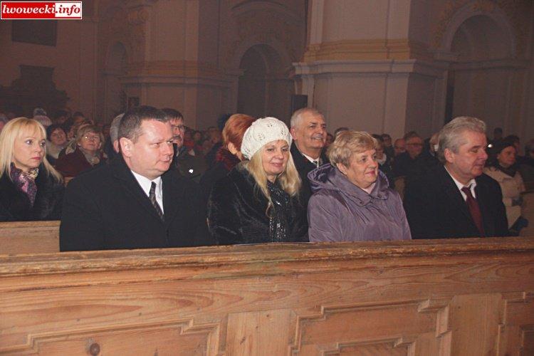 Tworzący zespół bracia Szczepaniakowie znani są szerokiej publiczności głównie z takich utworów jak Barcelona, czy To, co chciałbym Ci dać.