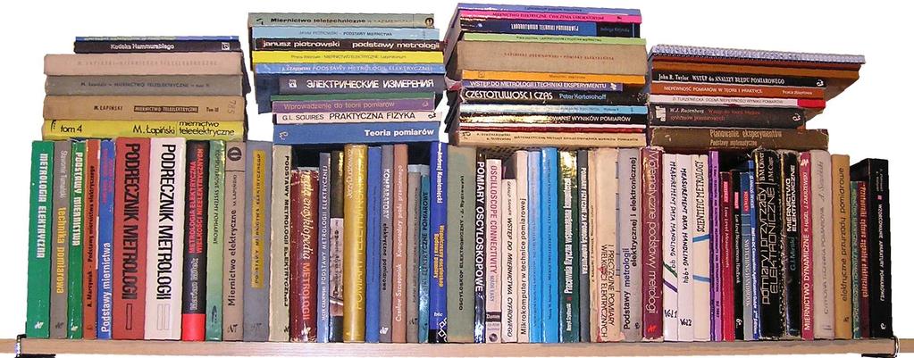 Półka z książkami Literatura podstawowa