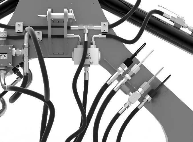 siłowników hydraulicznych opuścić układy robocze (Rys. 13)