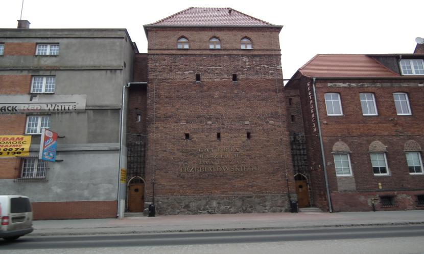 W wieży więzione były również chojnickie czarownice. Od 1904 r. przez kilkanaście lat służyła, jako więzienie prewencyjne. Obecnie siedziba galerii muzeum Janusza Trzebiatowskiego.