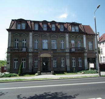 Dom mieszkalny obecnie Hotel ul. Dworcowa 30: Budynek wzniesiony na przełomie XIX/XX w.