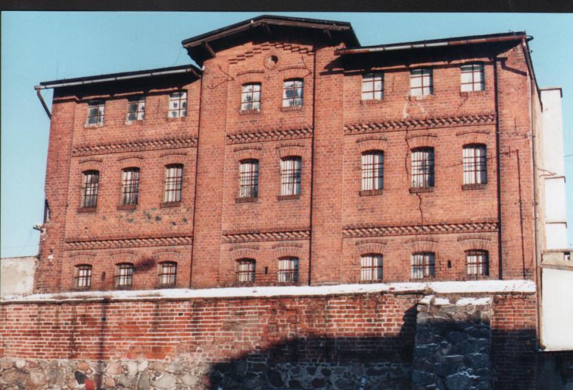 stanie technicznym, które wymagają w pierwszej kolejności prac konserwatorskich, restauratorskich i robót budowlanych: ul. Piłsudskiego 7 budynek mieszkalny 1927 r.