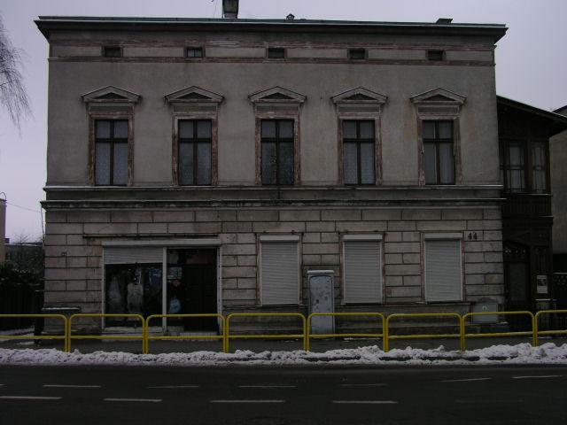 frontowych, wymiana rynien i rur spustowych na tytanowo cynkowe ul. Piłsudskiego 44 - budynek mieszkalno-usługowy koniec XIX w.