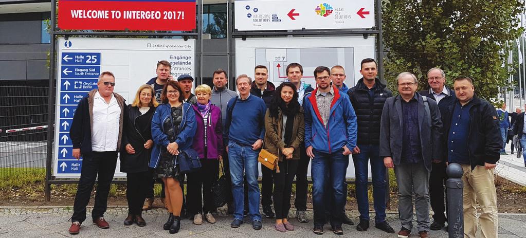 Użytkownicy w komentarzach do tego pytania wskazywali również na osadzenie wykorzystania mapy zasadniczej w wielu obecnie obowiązujących przepisach prawa, m.in.