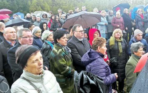 Zakończyły się prace konserwatorskie tzw. Żelaznej Bramy, zmykającej pałacowy dziedziniec od strony południowej oraz renowacja kompozycji rzeźbiarskich. W pierwszym roku prac, latem 2015 r.