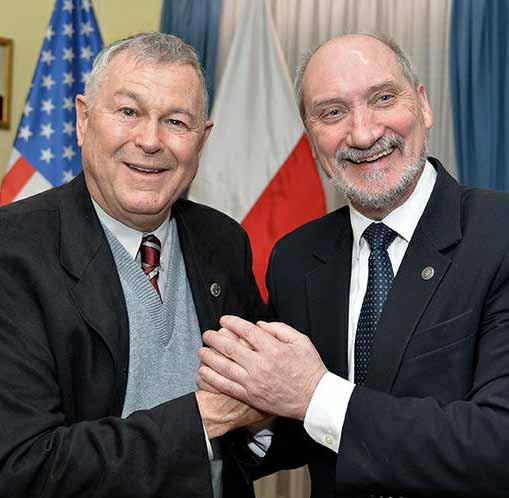 przewodniczy. Spotyka się z prezesem PiS Jarosławem Kaczyńskim w siedzibie partii przy ul.