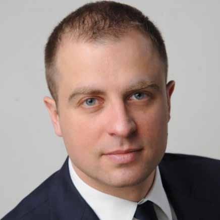 Kto jeszcze z przedstawicieli MON spotyka się z em? pyta 17 sierpnia 2017 roku Gazeta Wyborcza. MON nie odpowiada.