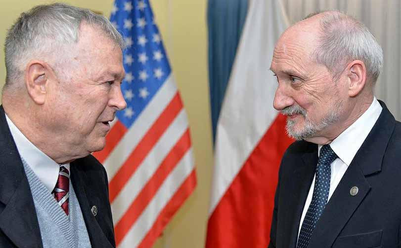 1. jak Antoni Macierewicz wyjaśni swoje bliskie kontakty z przyjacielem Putina em? 2.