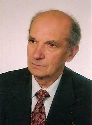 Studiował w Krakowie na Akademii Górniczo-Hutniczej na Wydziale Górniczym uzyskując w 1956 roku tytuł Magistra Inżyniera Górnictwa.
